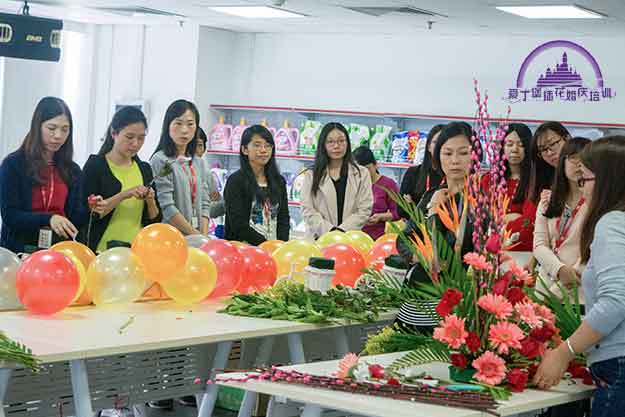 ‍广州威莱日用品有限公司举行插花培训活动