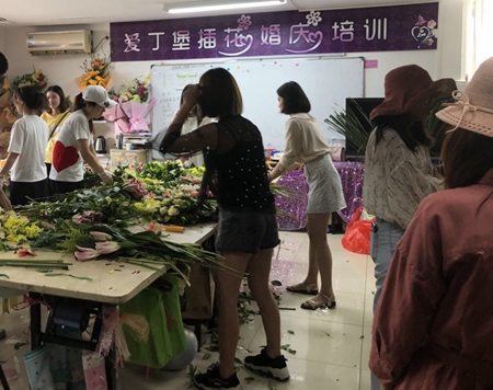 初学花艺师培训必学的插花花艺几种基本花型